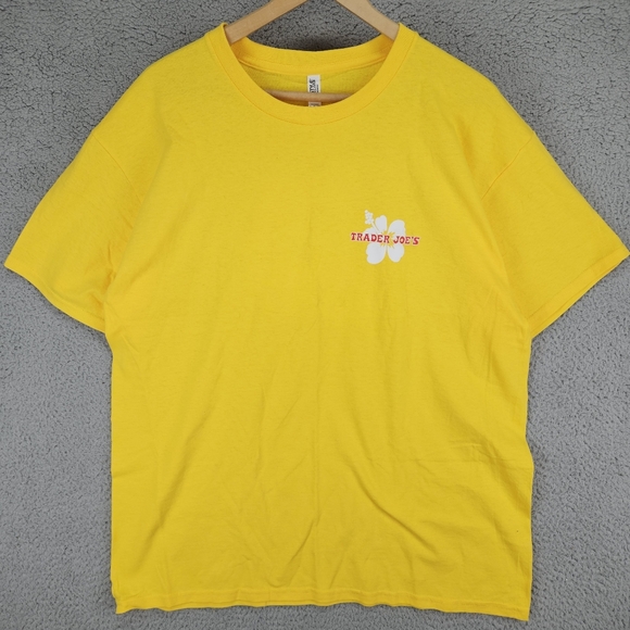 Trader Joe’s Shirt Mens XL Yellow Hibiscus Short Sleeve T-Shirt Employee NWOT - Picture 2 of 6